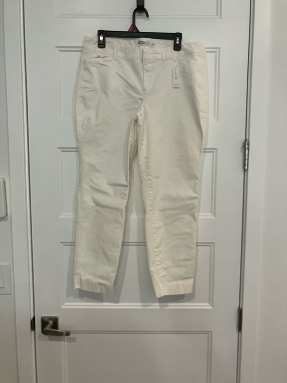 Old Navy Women's Cropped Ankle Pants in Off-White